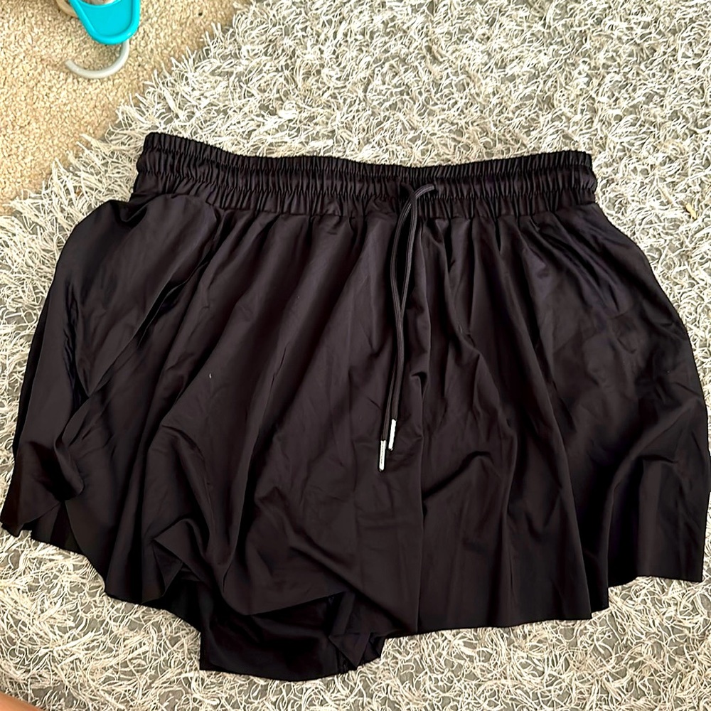 black elastic banded skort